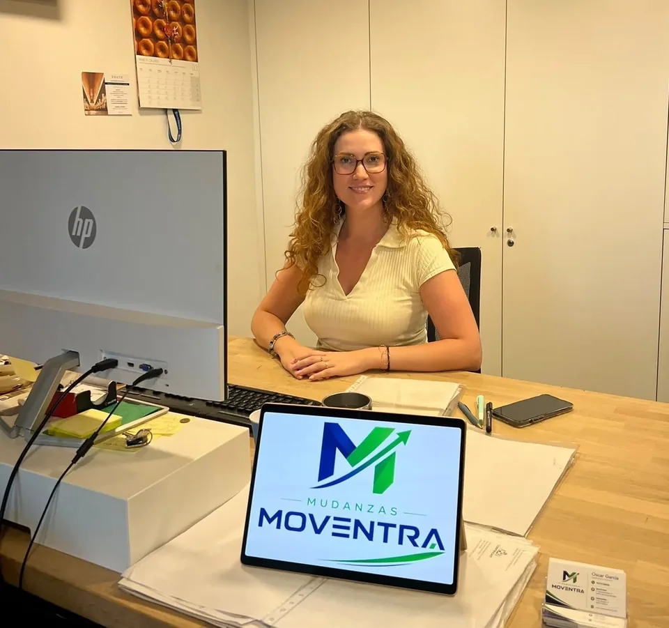 Mireia Castaño en la oficina de Moventra