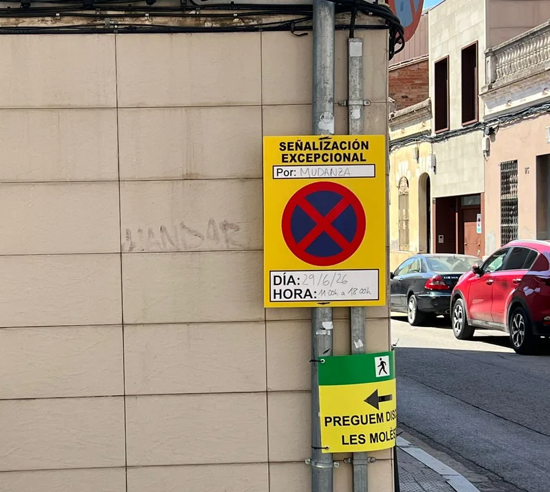 Señal de señalización excepcional por mudanza con permiso municipal de Mudanzas Moventra